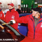 Sabrina Lange auf Mission Morningshow an einer Tankstelle in Berlin-Marzahn